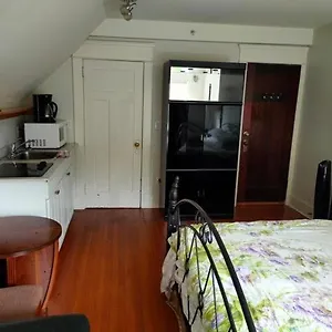 https://west-vancouver-guesthouse.richmond-hotels.com