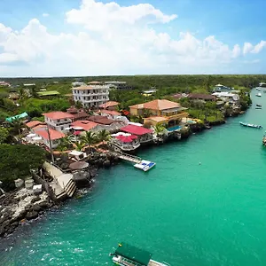 https://angermeyer-waterfront-inn.puertoayorahotels.com