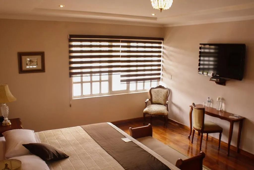 Villa Emilia Hostal Cuenca 3*,